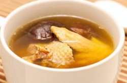 老母鸡汤怎么炖,营养滋补，美味可口